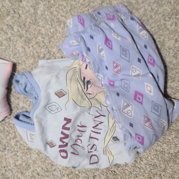 Lot of 6 girls pajamas 4 disney smoke/pet free home 5 size 7, 1 size 8 - Picture 7 of 7